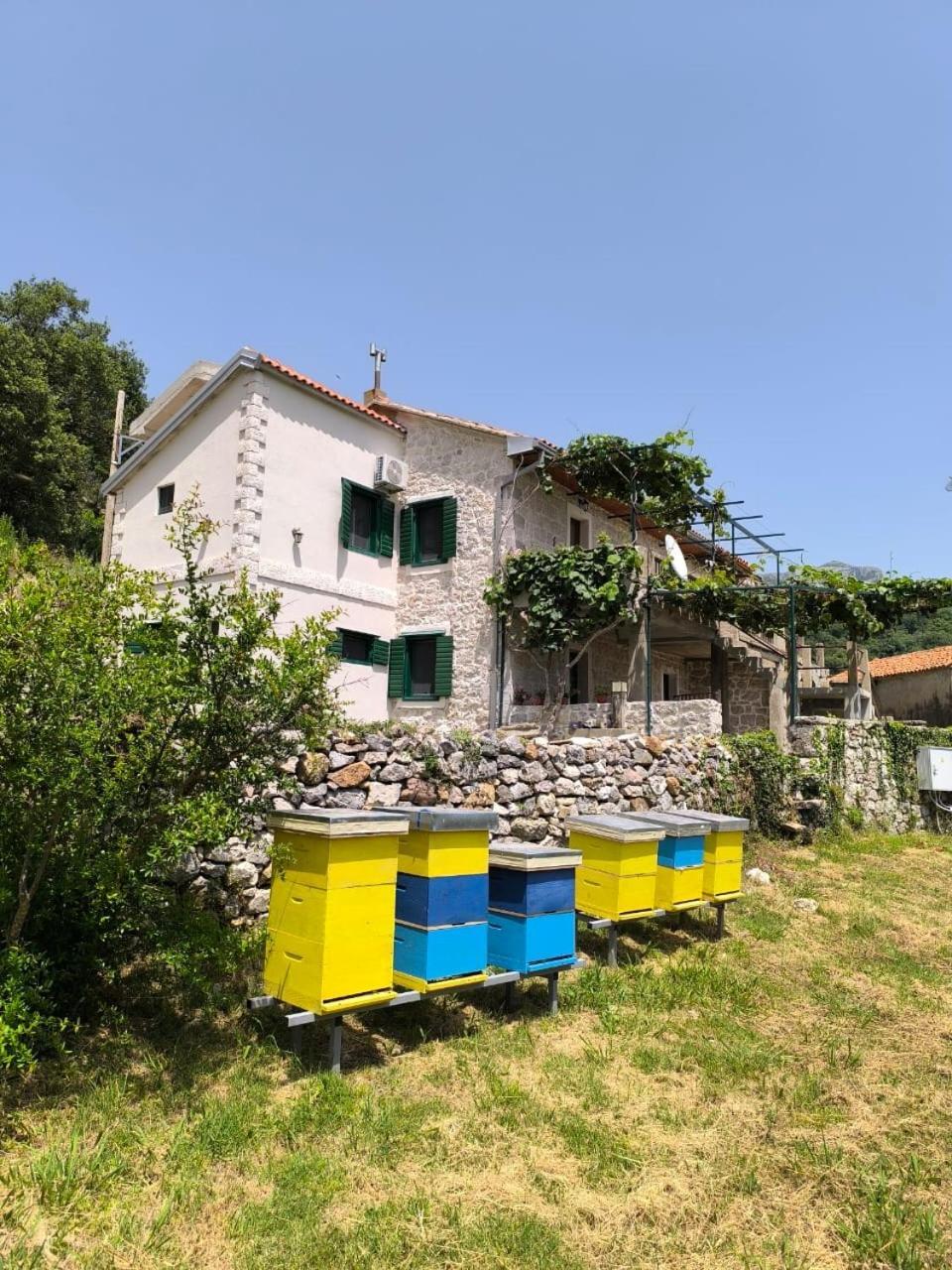 Вілла Rustic Stone House Бар Екстер'єр фото
